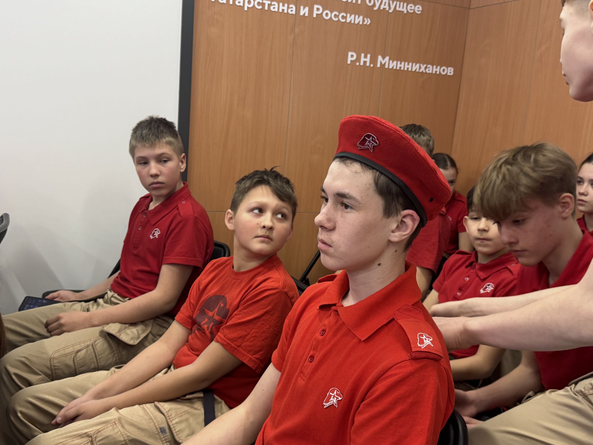 Дети Высокогорского района встретили Расима Баксикова творческими номерами