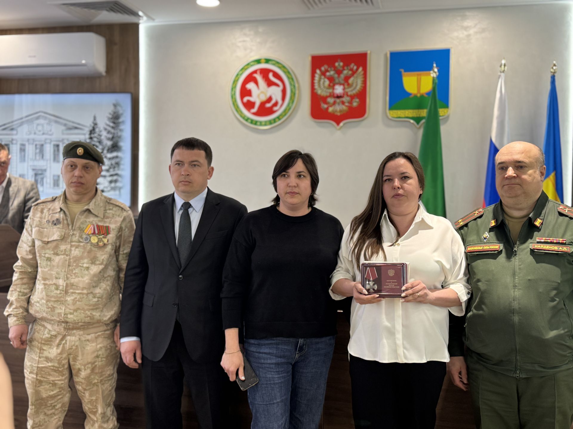 В Высокогорском районе передали награды семьям погибших бойцов