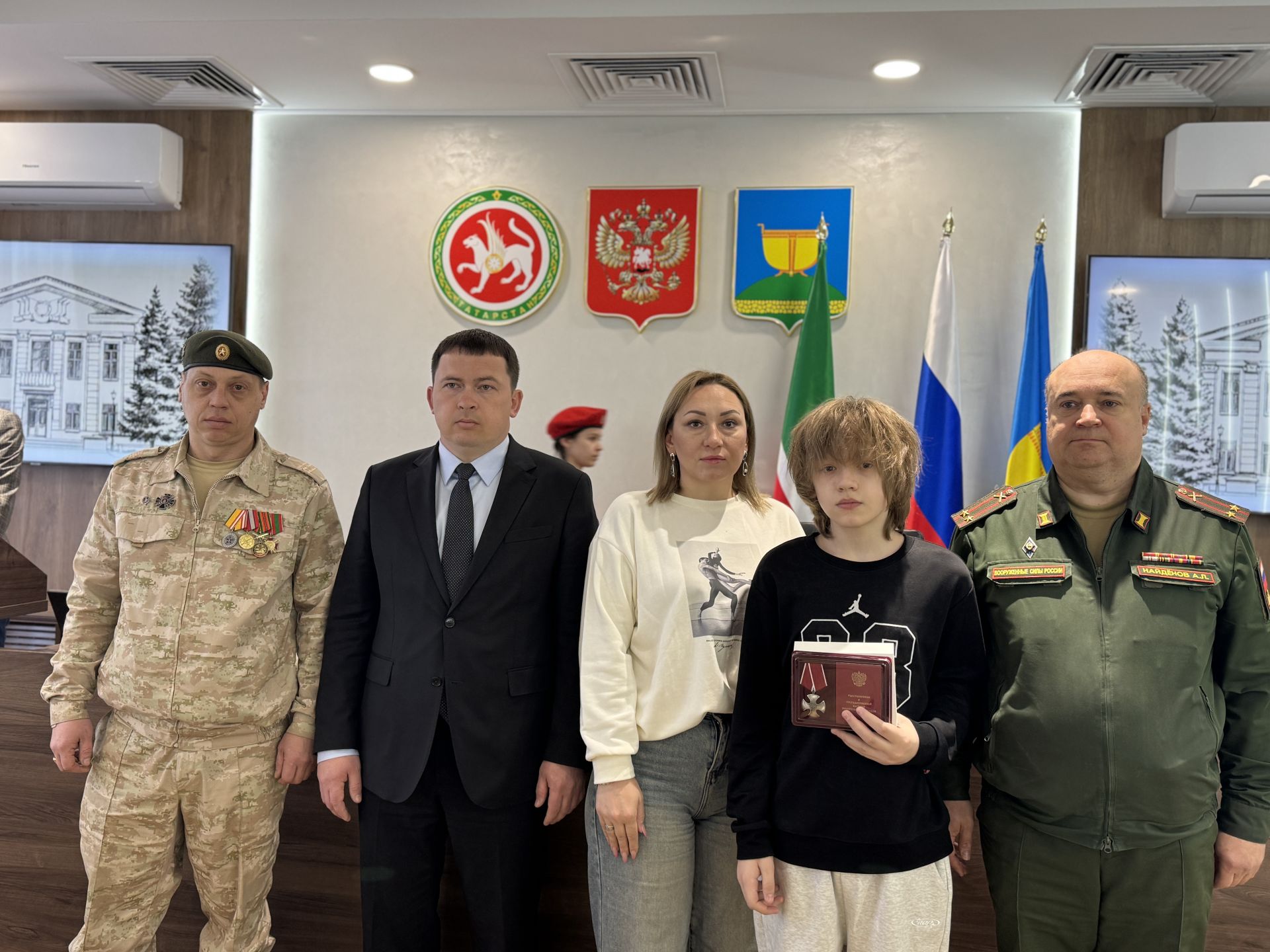 В Высокогорском районе передали награды семьям погибших бойцов