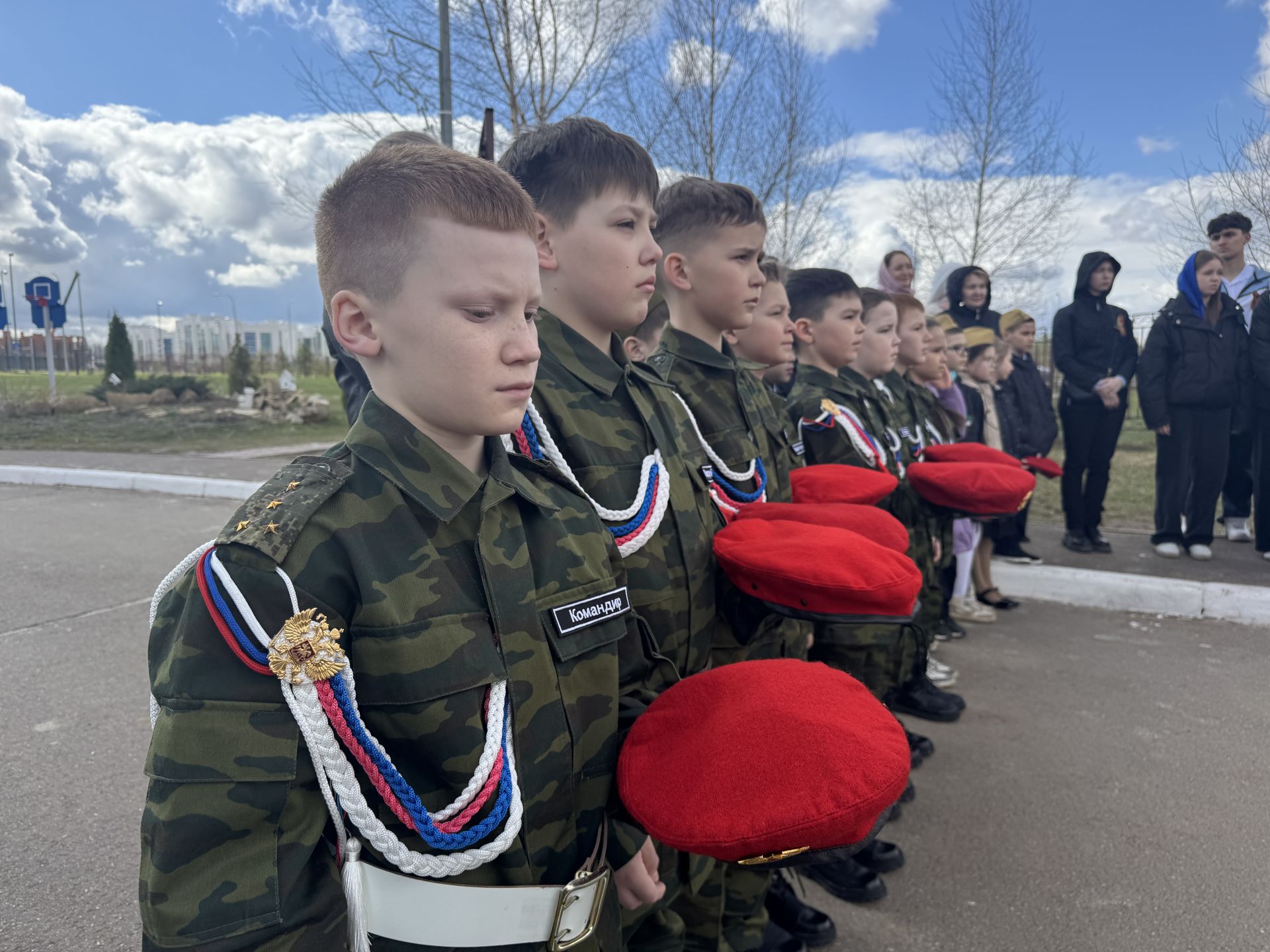 В школе Высокогорского района открыли Аллею героев