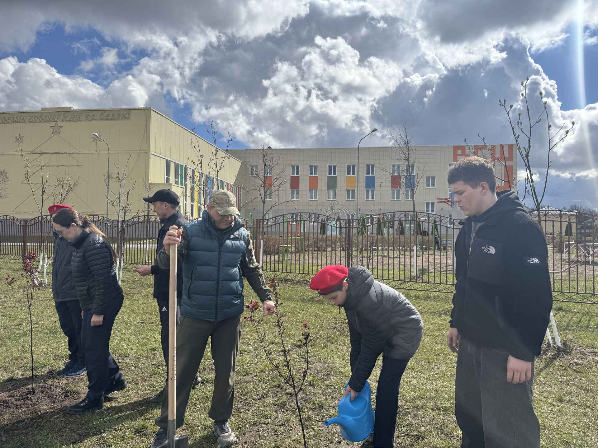 В школе Высокогорского района открыли Аллею героев