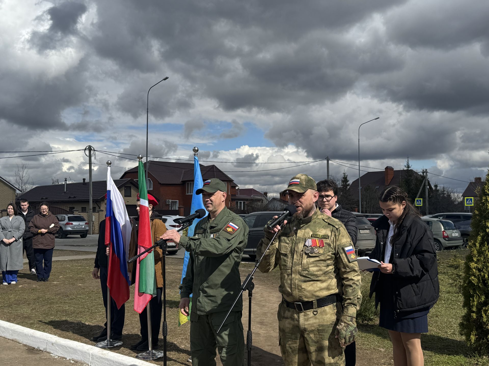 В школе Высокогорского района открыли Аллею героев