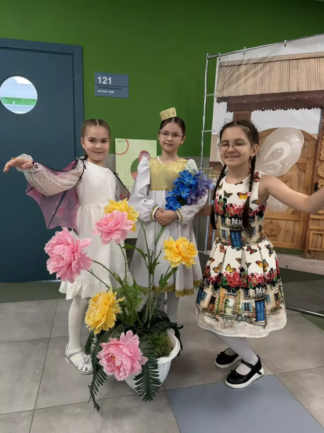 Юные таланты читают Тукая на разных языках (фоторепортаж)