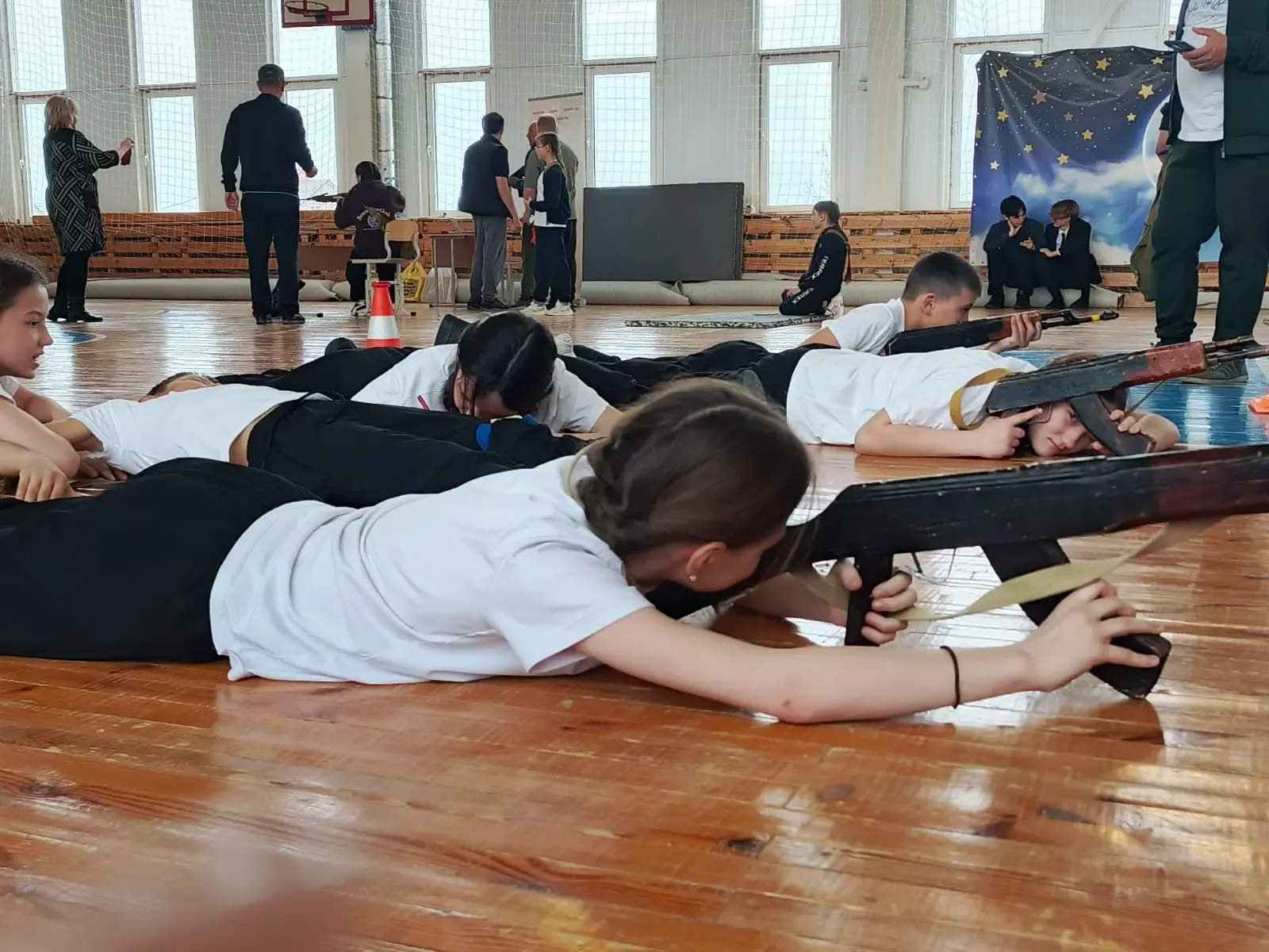 Зарница 2.0 в школе №4 объединила учеников в командной игре