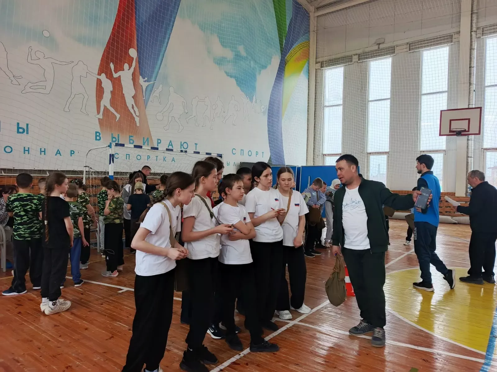 Зарница 2.0 в школе №4 объединила учеников в командной игре