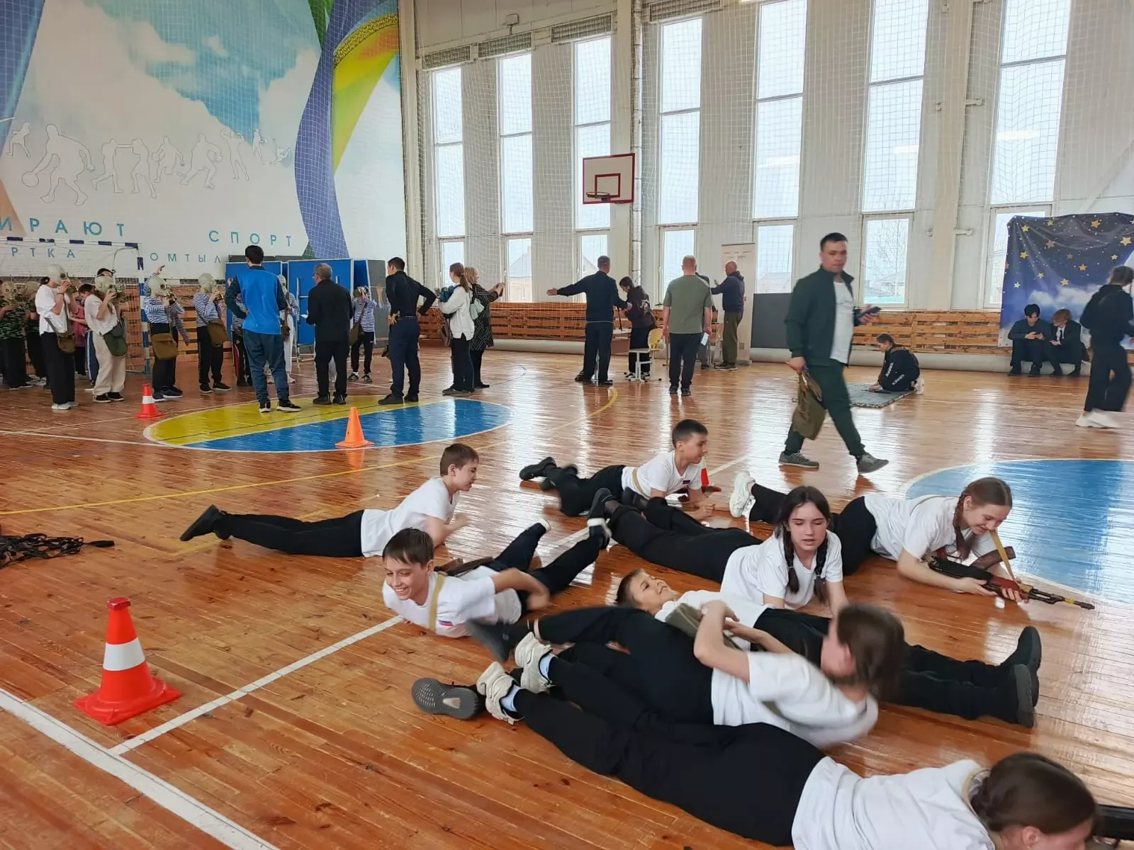 Зарница 2.0 в школе №4 объединила учеников в командной игре