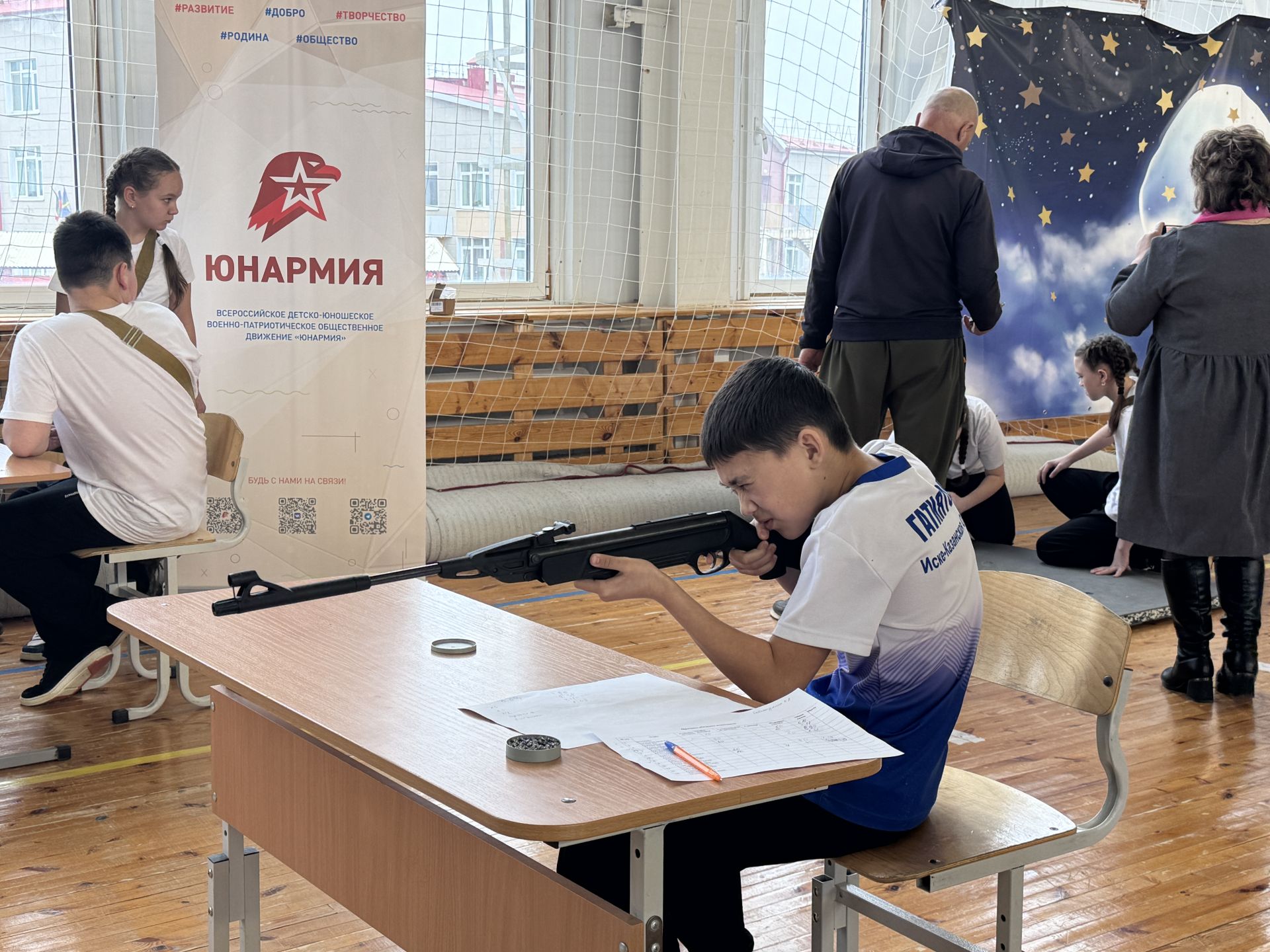Зарница 2.0 в школе №4 объединила учеников в командной игре