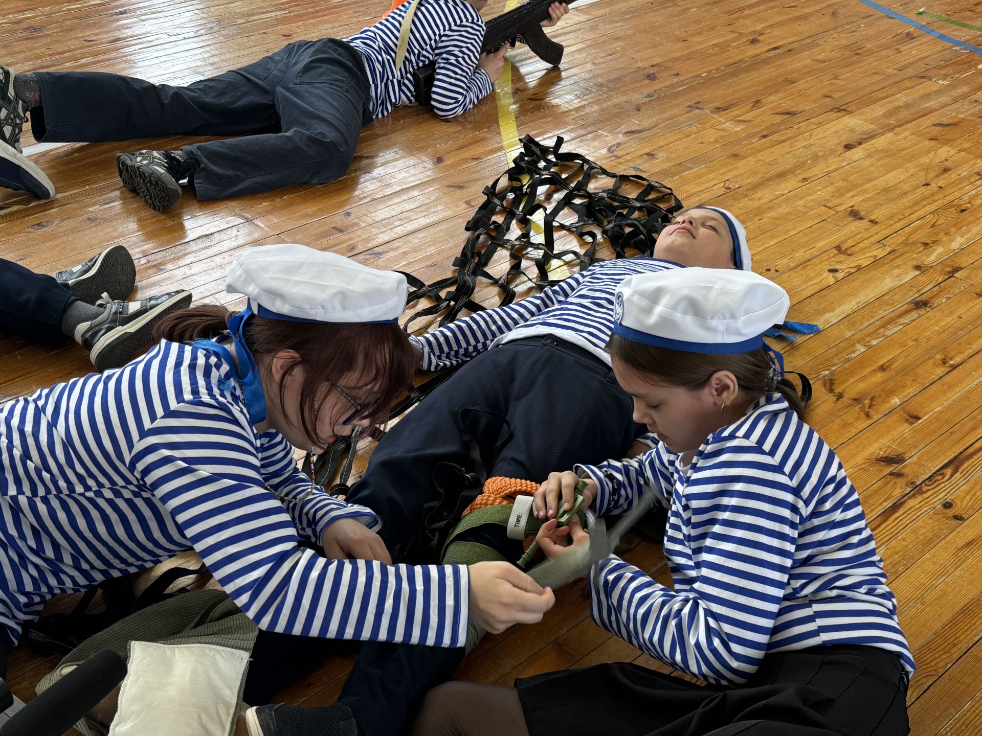 Зарница 2.0 в школе №4 объединила учеников в командной игре