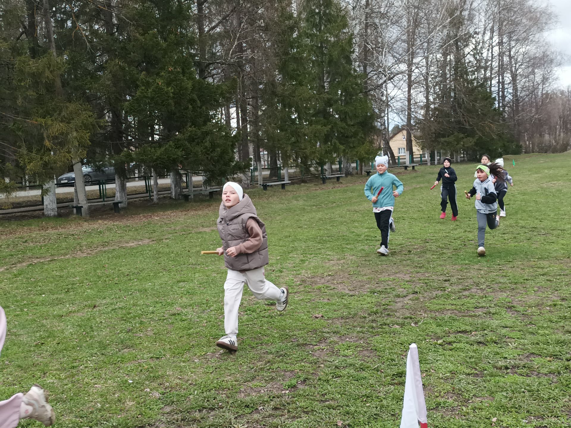 В Бирюлях 1 мая стартовала легкоатлетическая эстафета (фото)
