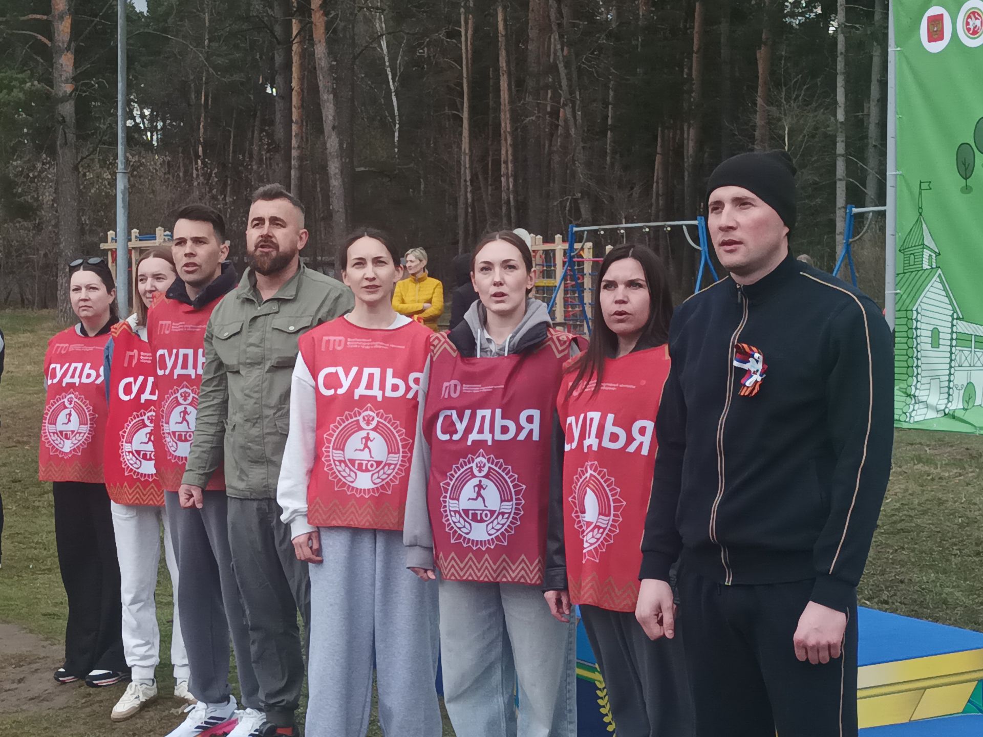В Бирюлях 1 мая стартовала легкоатлетическая эстафета (фото)