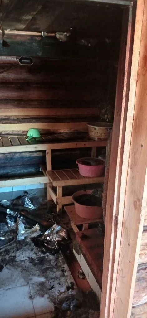 В поселке Бирюлинского завода сгорела деревянная баня