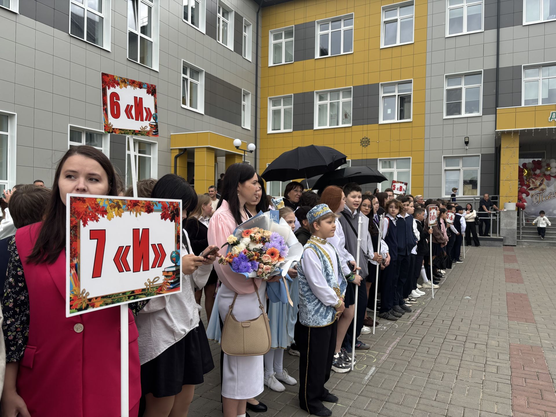 Последний звонок в Высокогорской школе №5 имени Максуди с фоторепортажем