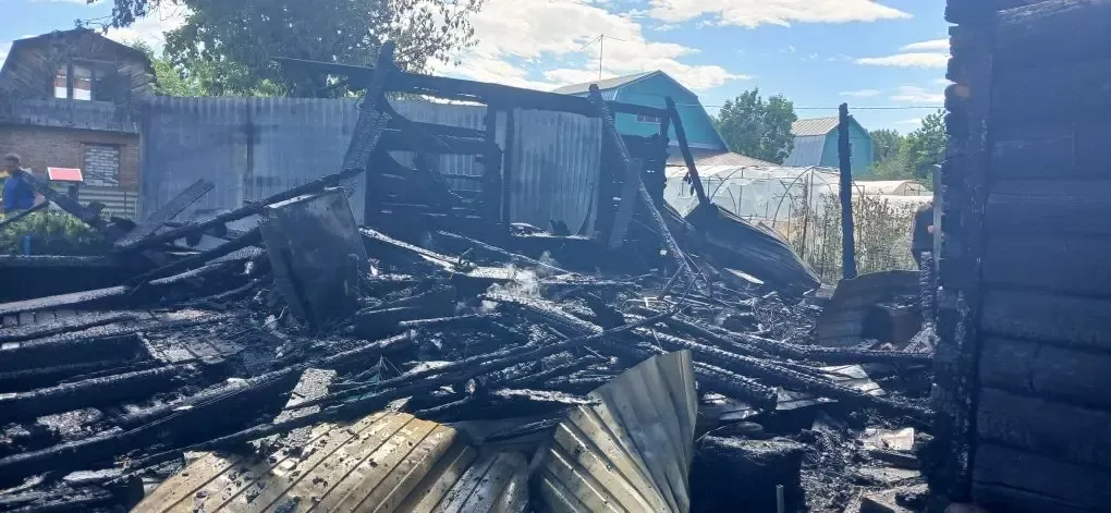 Пожар в СНТ «Автомобилист‑3»: сгорели дом, баня и хозяйственные постройки
