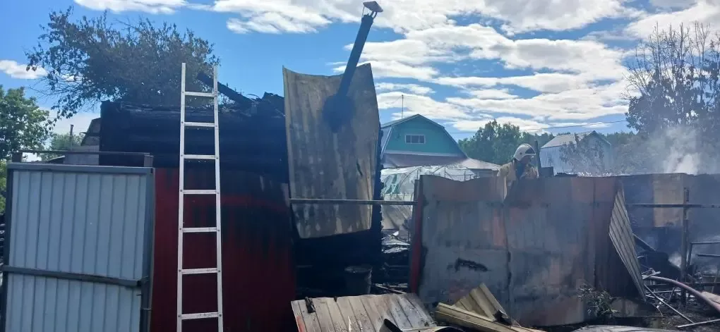 Пожар в СНТ «Автомобилист‑3»: сгорели дом, баня и хозяйственные постройки