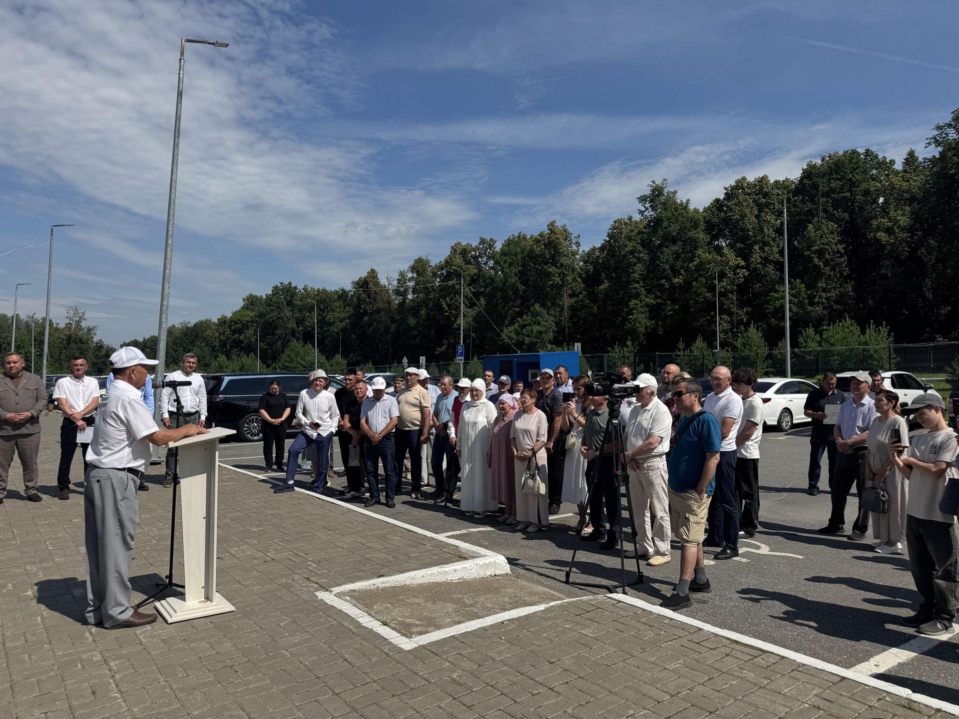 В Высокогорском районе открыли бюст легендарному борцу Анвару Гилязову