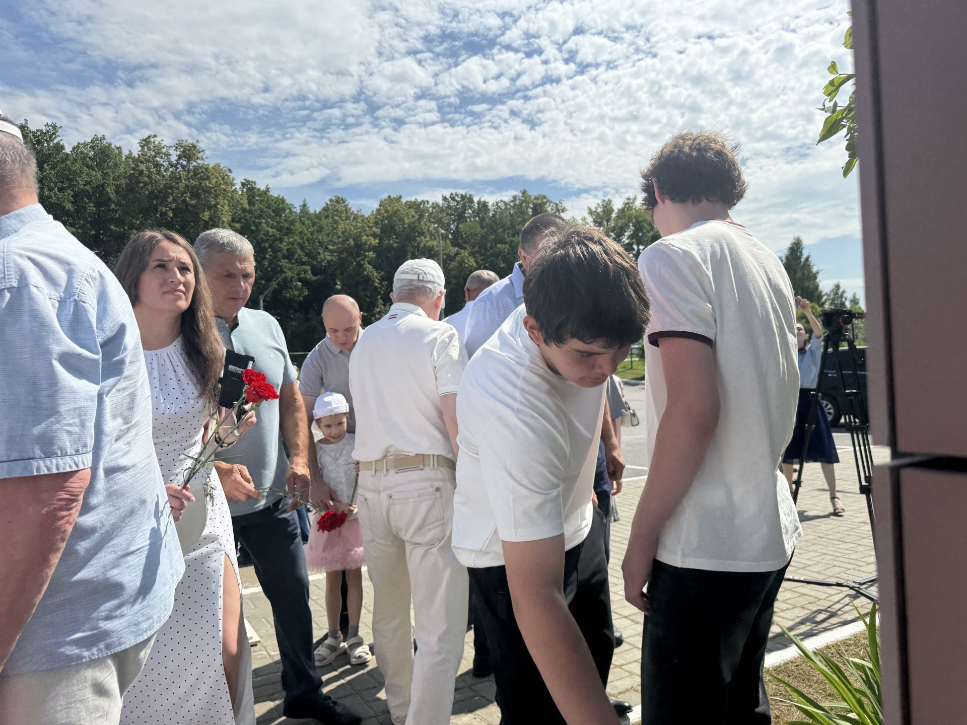 В Высокогорском районе открыли бюст легендарному борцу Анвару Гилязову