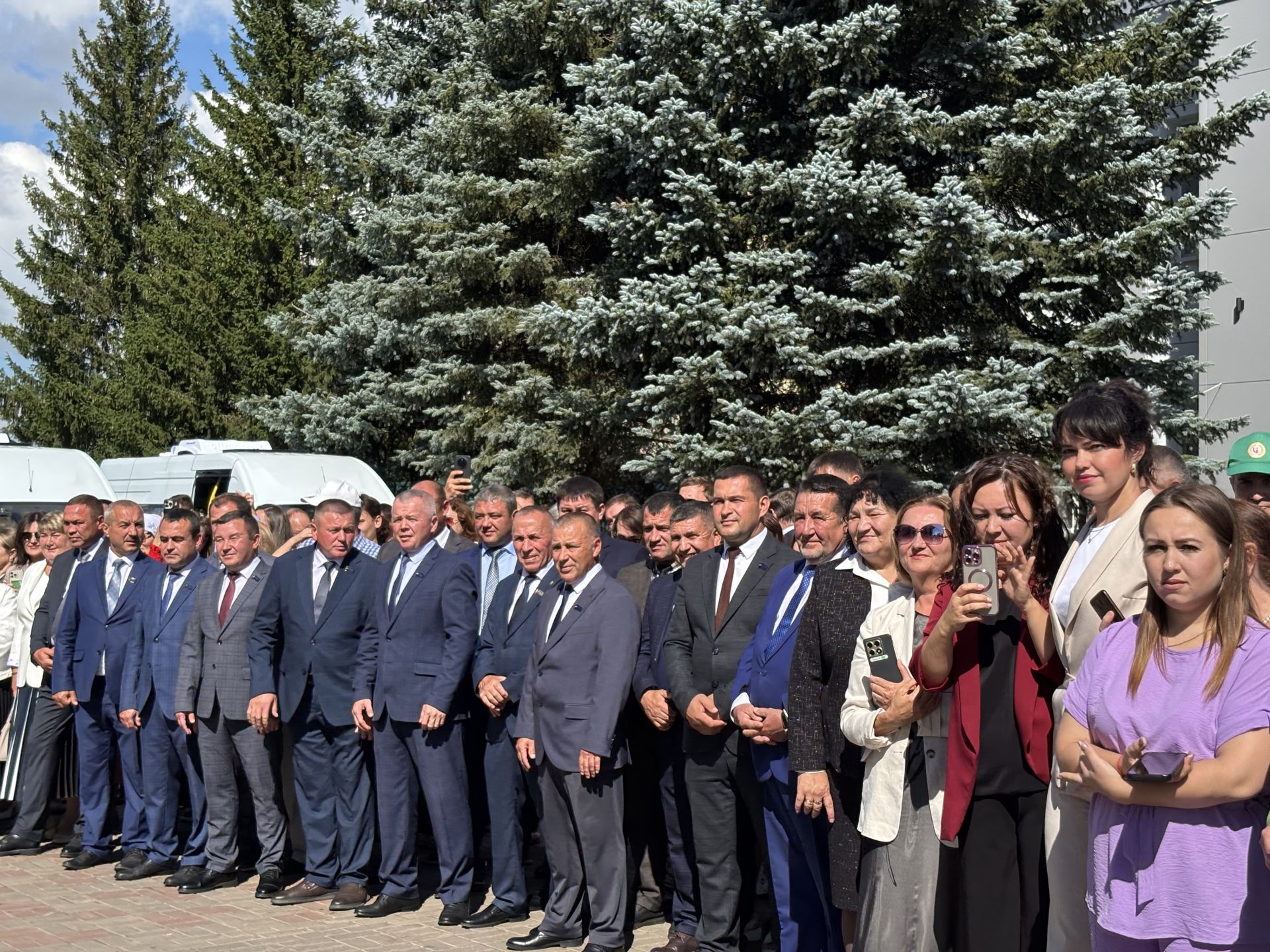 Рустам Минниханов посетил обновленные социальные объекты в Высокогорском районе