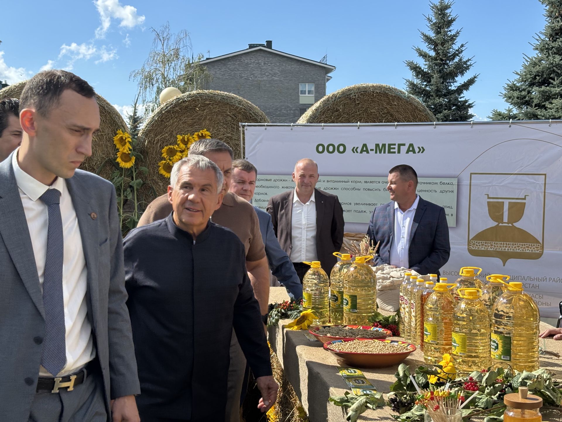 Рустам Минниханов посетил обновленные социальные объекты в Высокогорском районе