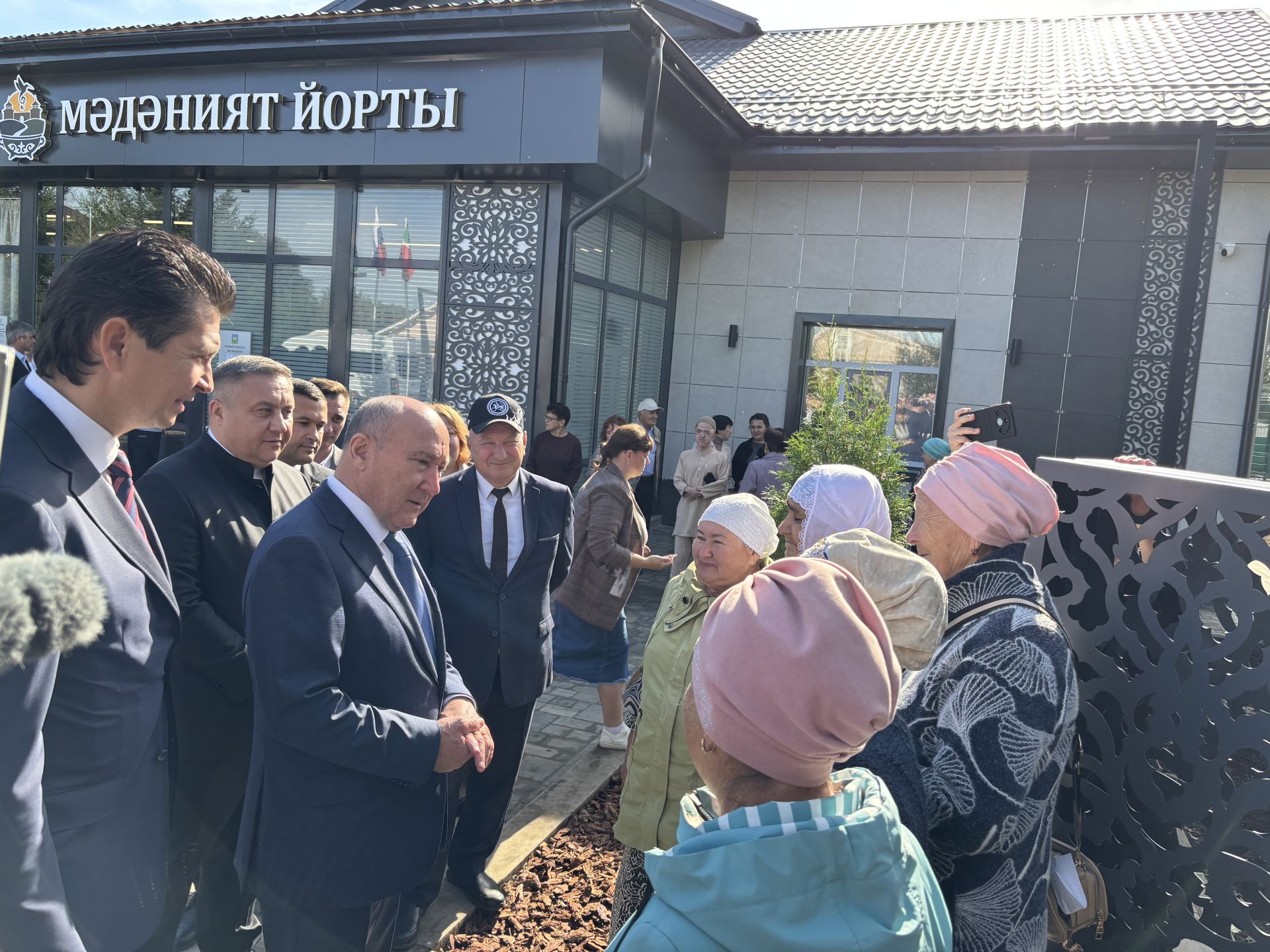 Марат Ахметов посетил открытие обновленного Дома культуры в Дубъязах