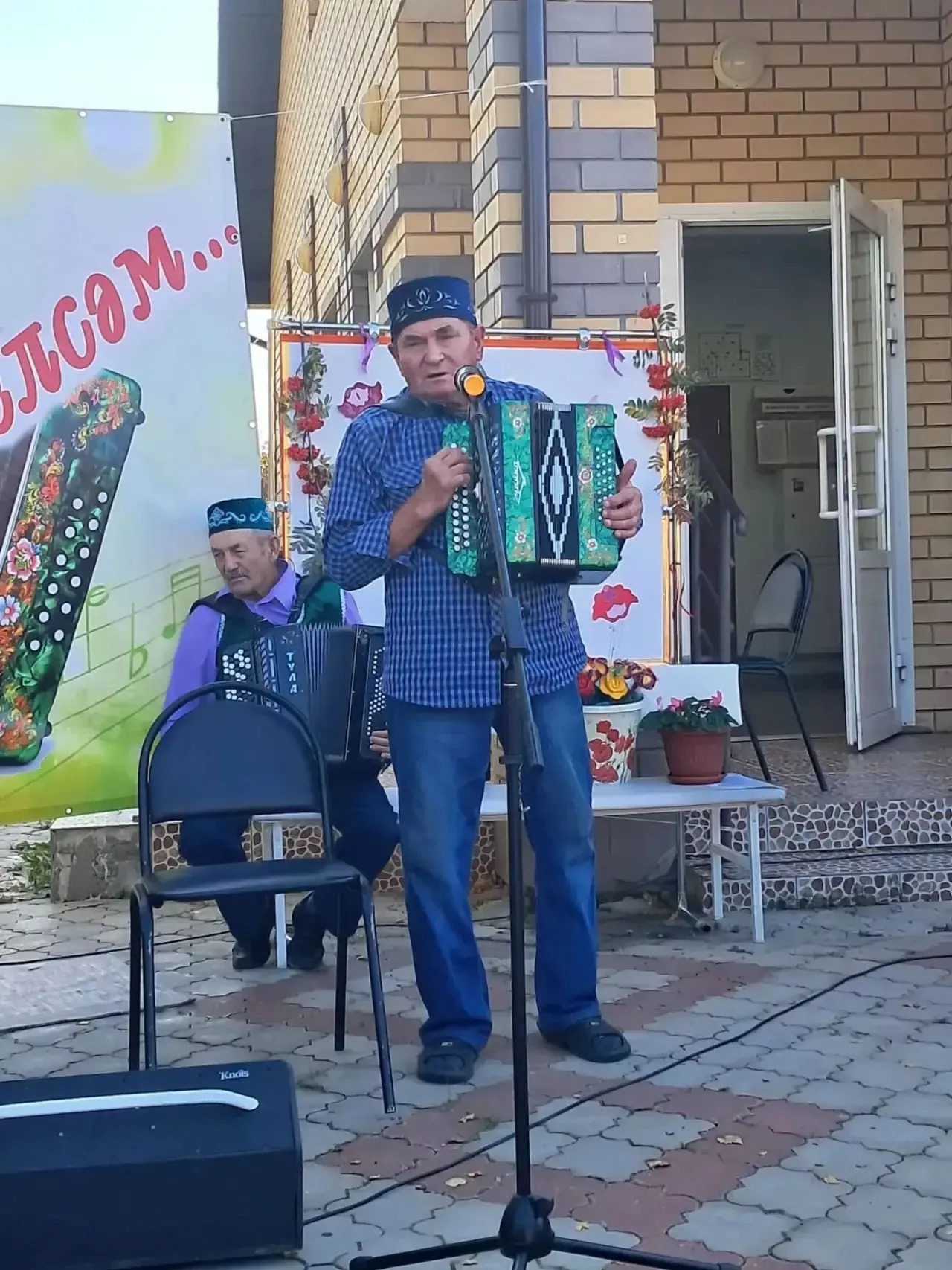 В Ташлы-Ковалинском доме культуры прошёл вечер гармонистов