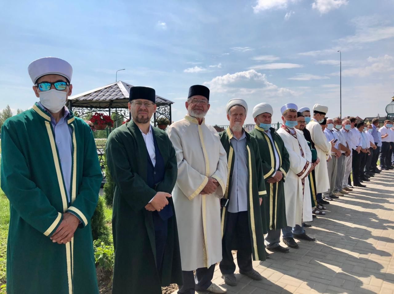 В Высокогорском районе сегодня Президент Республики Татарстан торжественно открыл исламский центр «Бердэмлек»