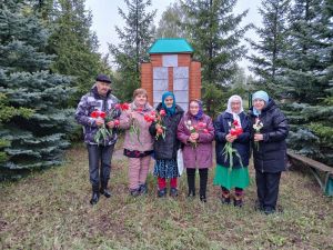 В Иске-Казанском сельском поселении почтили память ветеранов ВОВ