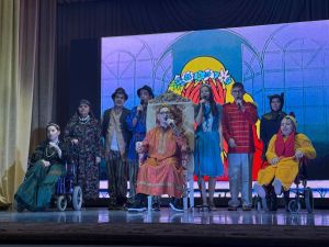 Декада инвалидов: ярмарка и особенный спектакль «Бременские музыканты»