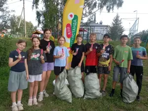В Альдермышах дети провели уборку спортивной площадки