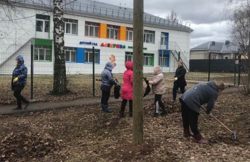 Высокогорцы продолжают участие в экологическом двухмесячнике