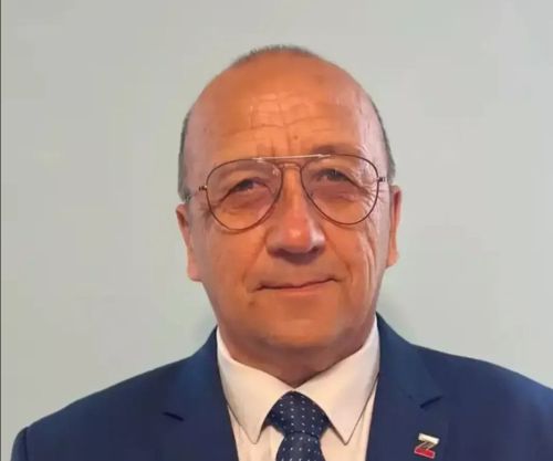 История Искандара Идрисова: от пионера до директора школы