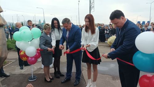 В Высокогорском районе открыли памятник Учителю