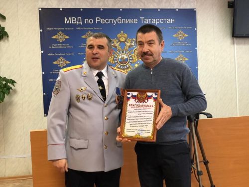 Равиль Хисамутдинов наградил участковых уполномоченных нашего района