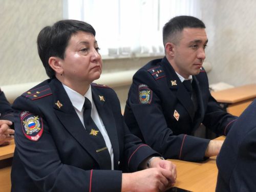 Равиль Хисамутдинов наградил участковых уполномоченных нашего района