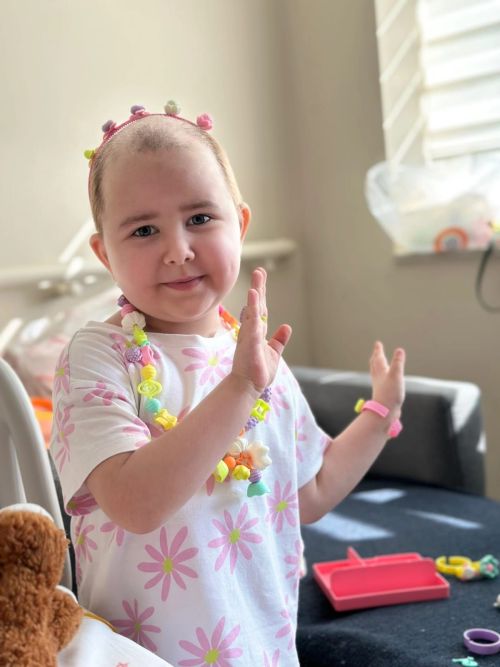 «Она очень устала от боли»: 4-летней девочке из Высокогорского района собирают три миллиона