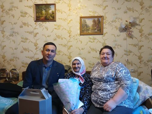 С 90-летием поздравили жительницу района Анну Гурину