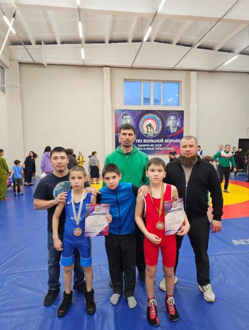 Воспитанники спортшколы привезли набор медалей