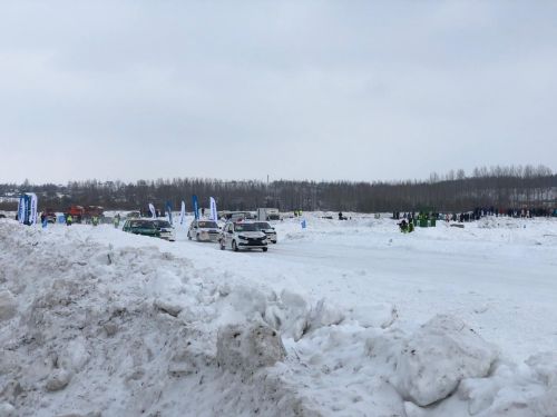 В Усадах стартовали автомобильные гонки