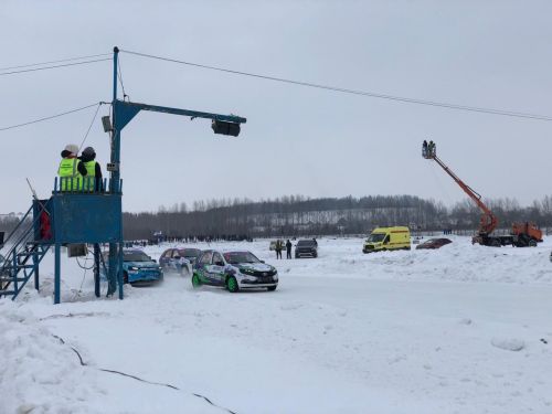 В Усадах стартовали автомобильные гонки