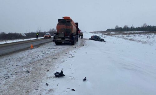 В ДТП с фурой погиб подросток, еще два человека получили травмы