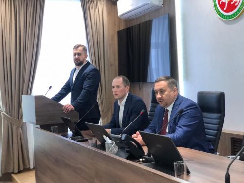 Равиль Хисамутдинов поздравил высокогорских футболистов с двойной победой