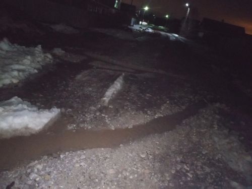 Самодельные канавы испортили дорогу