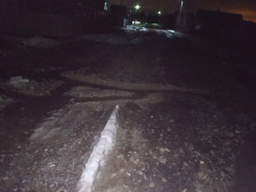 Самодельные канавы испортили дорогу