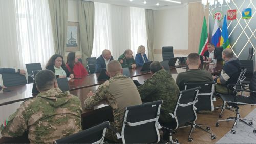 Глава Высокогорского района встретился с мобилизованными, прибывшими в отпуск