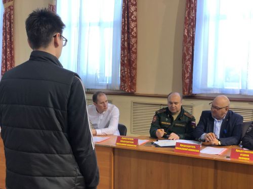 В Высокогорском районе молодые люди сегодня проходят этап весенней призывной комиссии