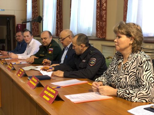 В Высокогорском районе молодые люди сегодня проходят этап весенней призывной комиссии