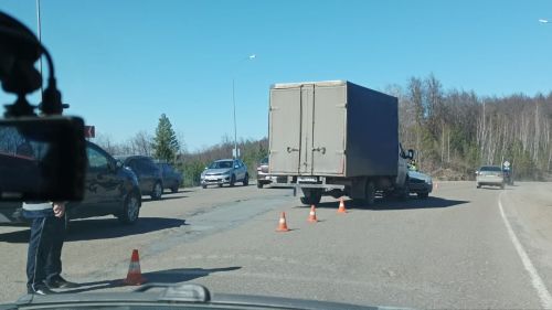 ГАЗель столкнулась с легковым авто на повороте в Усады