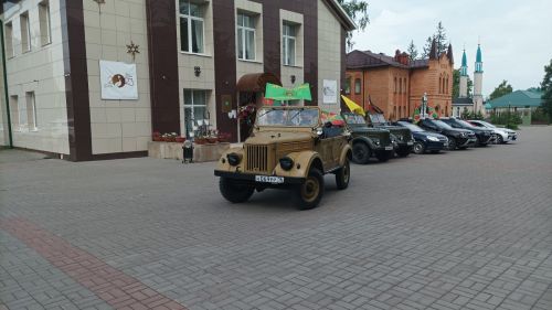 Сегодня прошел автопробег ретро-автомобилей