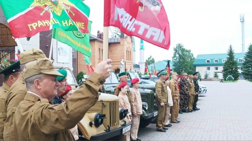 Сегодня прошел автопробег ретро-автомобилей