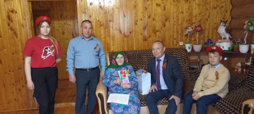 В сельских поселениях поздравили пожилых с Днём Победы