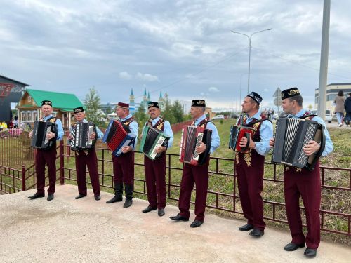 На майдан парка «Заказанье» вышли артисты — старт традиционному празднику «Сабантуй» дан!
